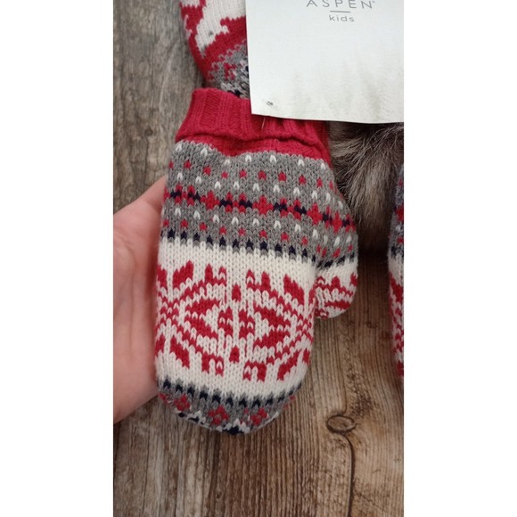 New Aspen Kids Holiday Hat & Mittens Set - Picture 3 of 7